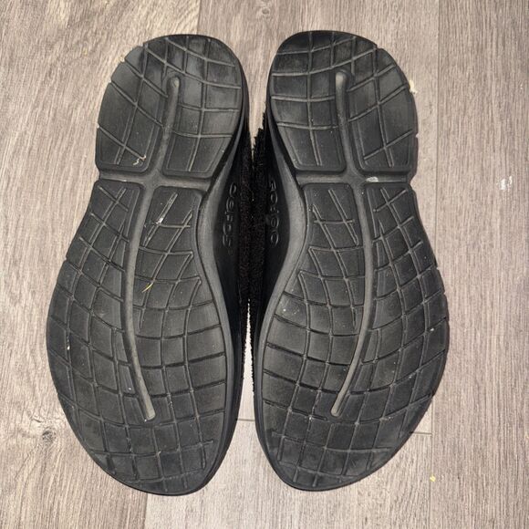 OOFOS Men's Black Slip-Ons with Vibrant Green Lining - Picture 6 of 7